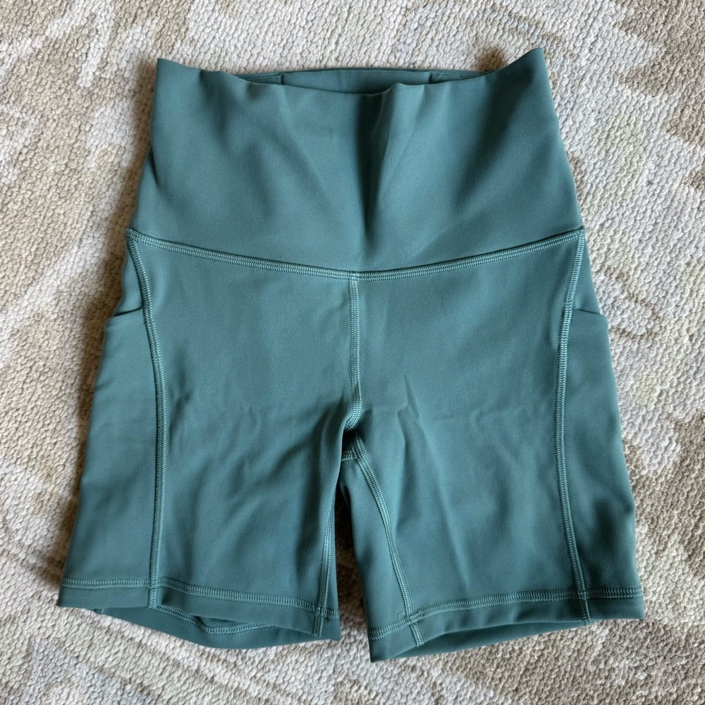 NWOT lululemon Wunder Train Shorts with Pockets
